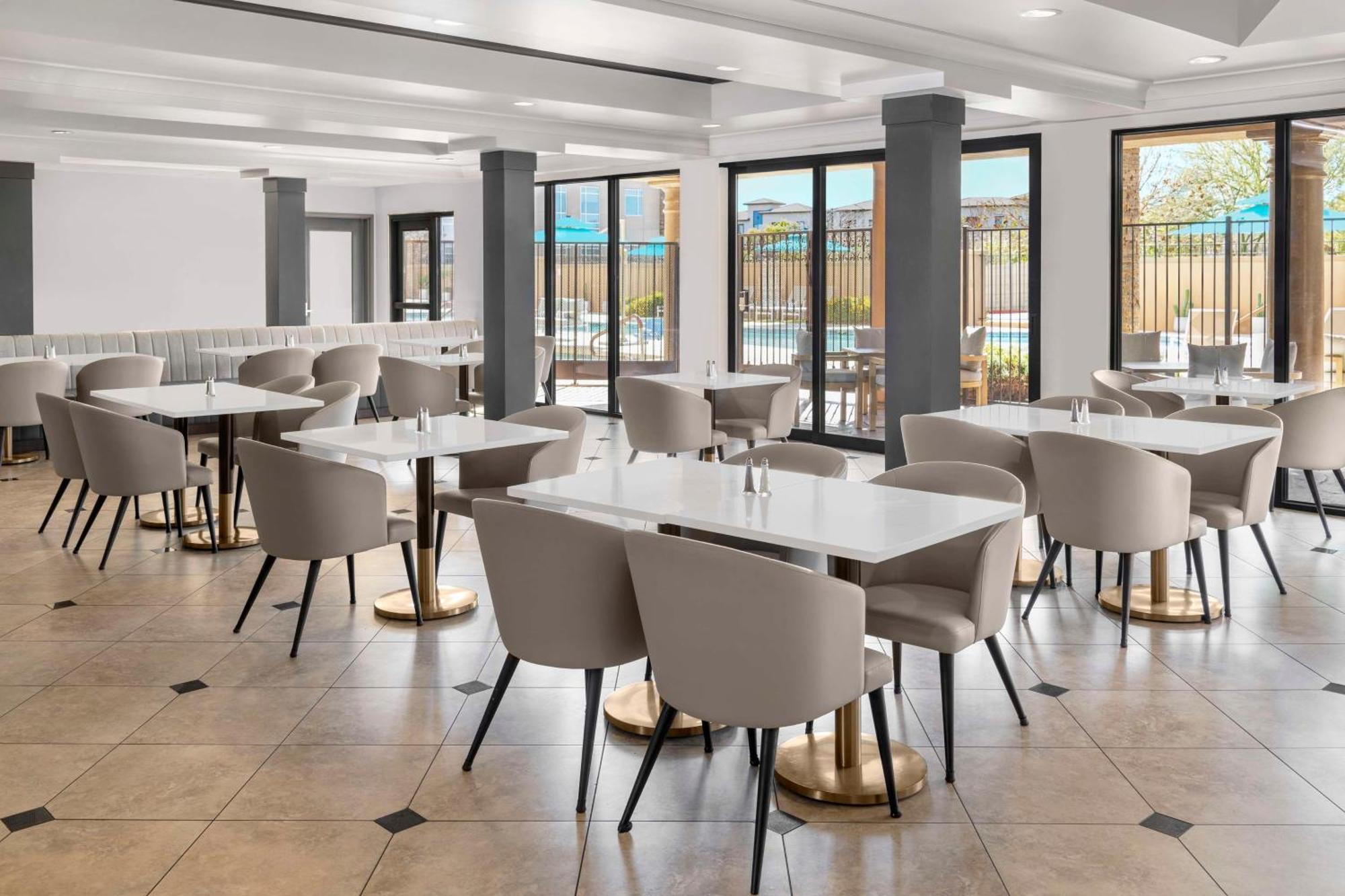 Doubletree By Hilton Phoenix-Гилбърт Екстериор снимка