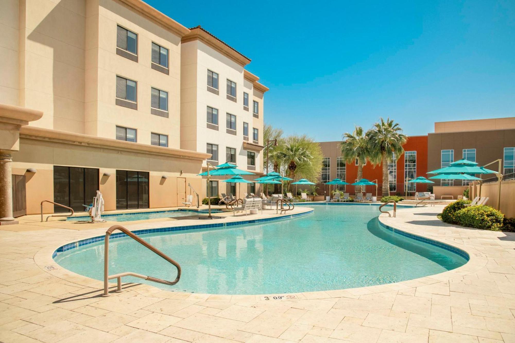 Doubletree By Hilton Phoenix-Гилбърт Екстериор снимка