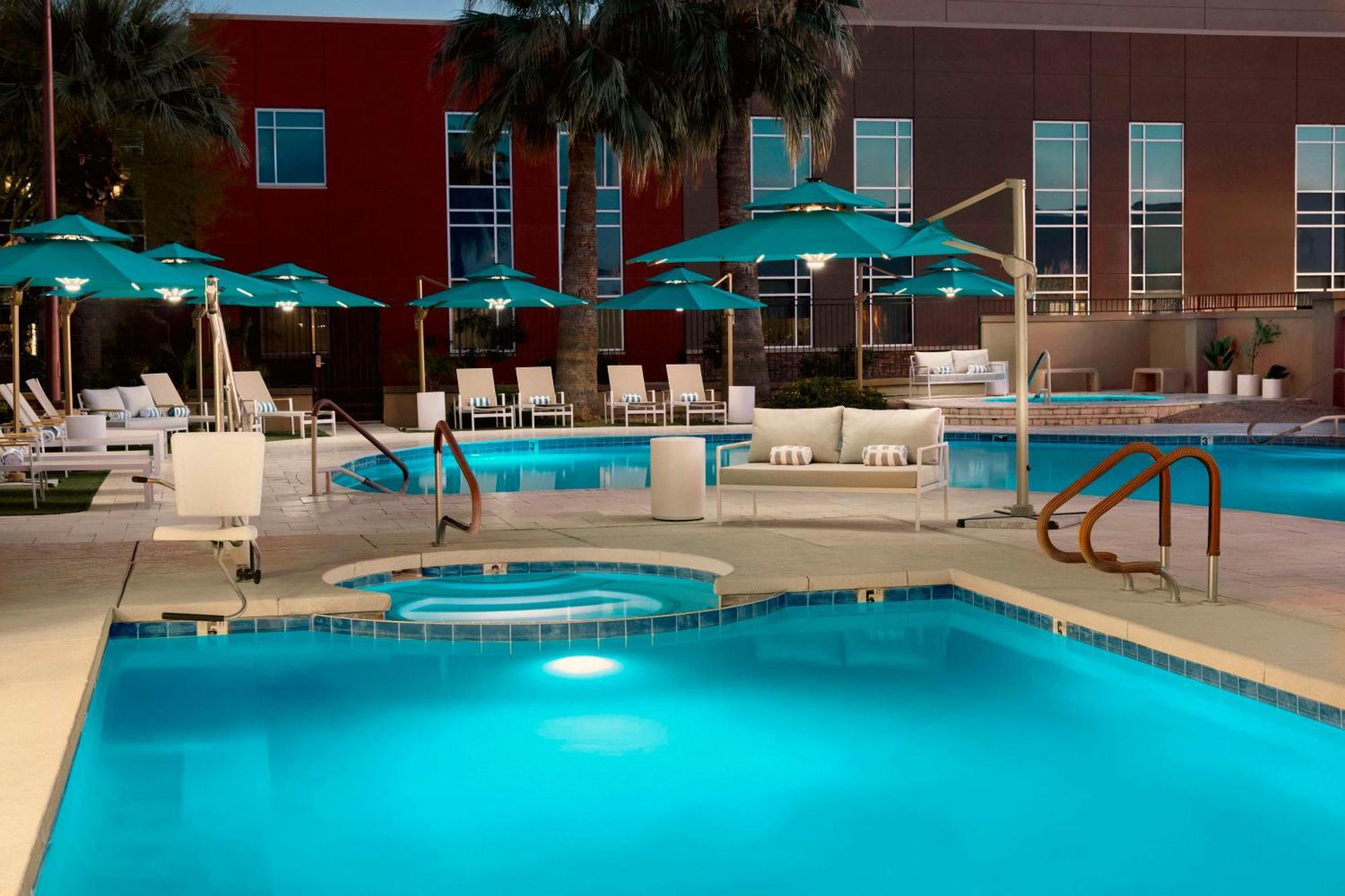 Doubletree By Hilton Phoenix-Гилбърт Екстериор снимка