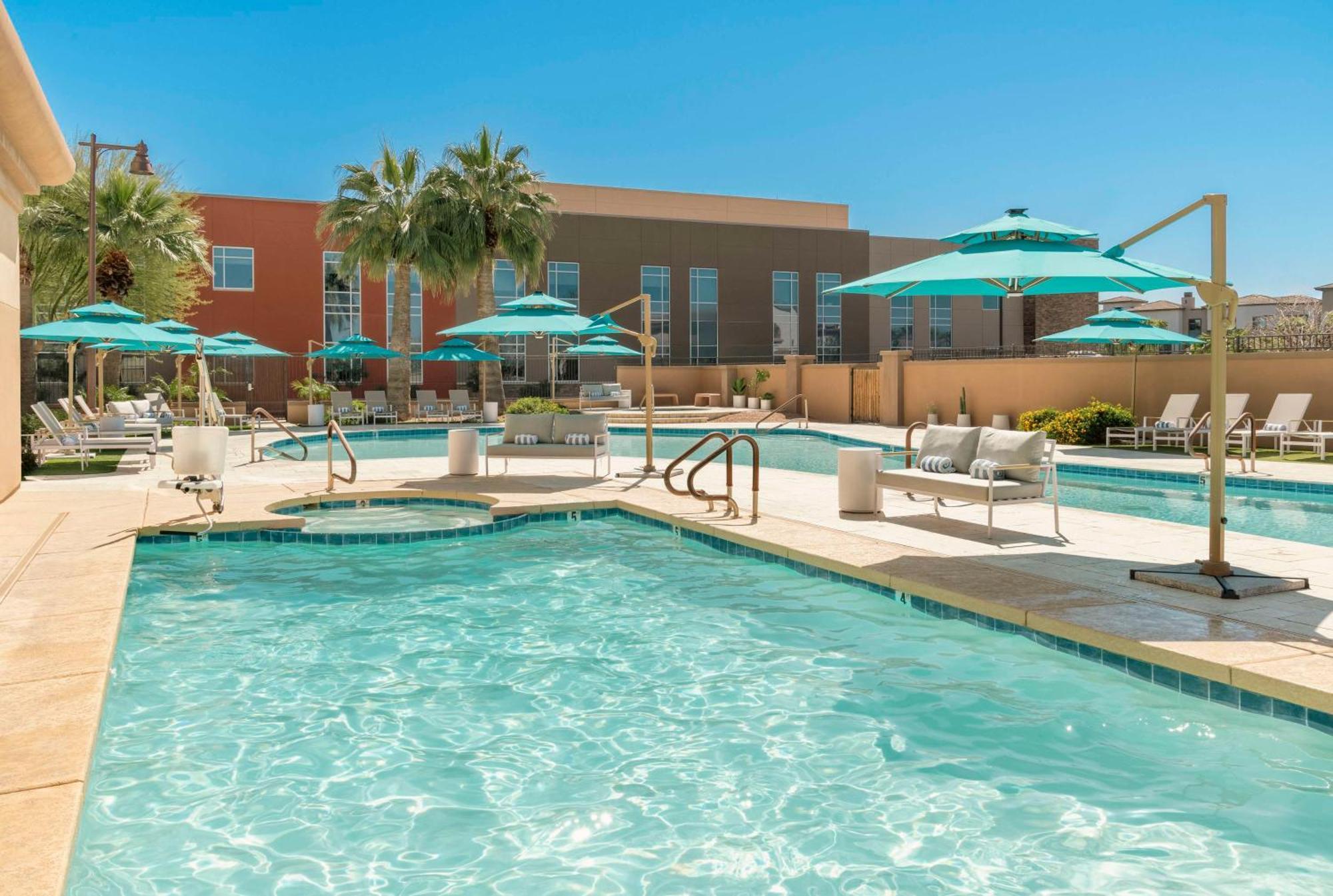 Doubletree By Hilton Phoenix-Гилбърт Екстериор снимка